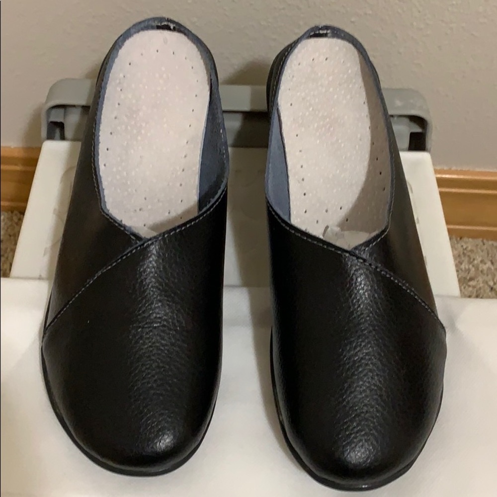 Wei Deng Black Leather Mule